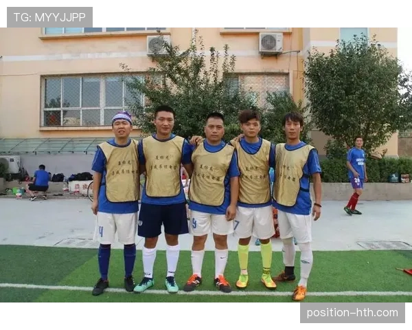 格鲁吉亚球迷热情助威国家队，团结精神与运动激情闪耀赛场