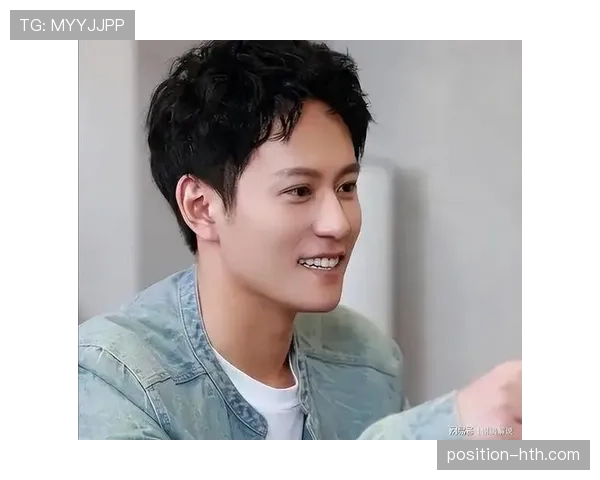 莱万每天凌晨四点喝蛋白粉的样子，像极了在片场赶通告的顶流